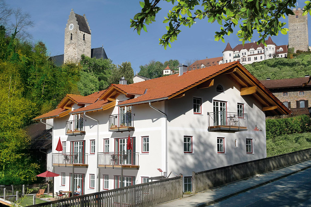 Lendhüter Haus in Neubeuern mit Blick auf das Schloss